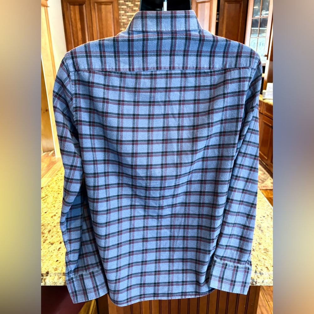 UNTUCKit Men's button front flannel shirt. Sharp blue/Burgundy plaid‎ with logo. - Picture 6 of 6